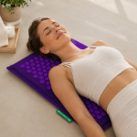 Tapis d'acupression violet Ayurcomfort - Tapis Champ de Fleurs – Image 2